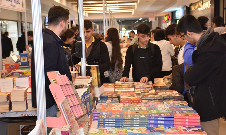 Siirt’te kitap fuarına yoğun ilgi