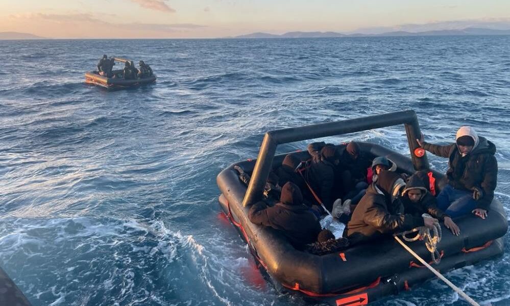 İzmir açıklarında 96 göçmen kurtarıldı