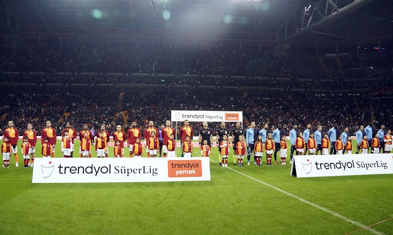 Galatasaray – Adana Demirspor maçını statta 45 bin 560 taraftar izledi