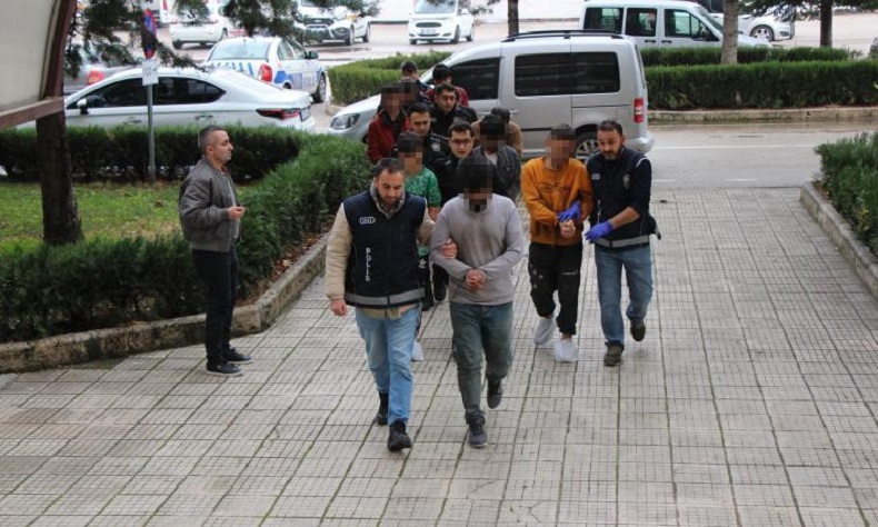 8 kaçak göçmen yakalandı
