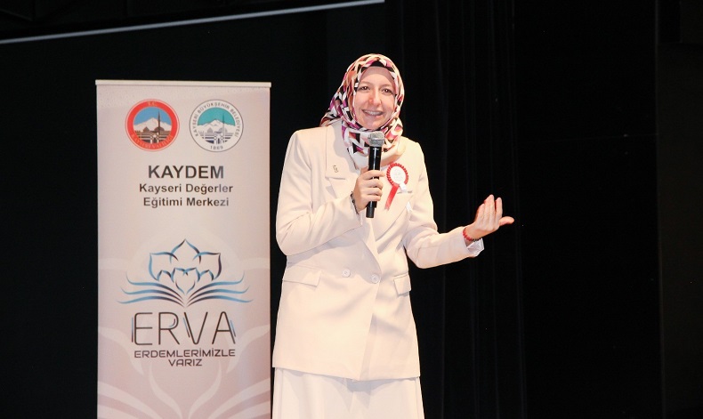 Eğitimci Merve Gülcemal, ERVA’da ‘Edeb’i anlattı