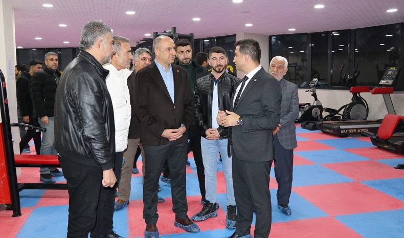 Bozova’da yapımı tamamlanan spor salonu hizmette açıldı