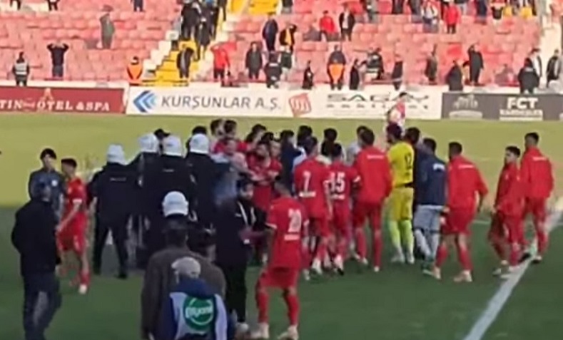 Balıkesirspor futbolcusu ve yöneticisi PFDK’ya sevk edildi