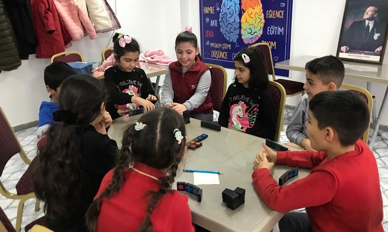 Dinar’da akıl zeka oyunları eğitimi devam ediyor