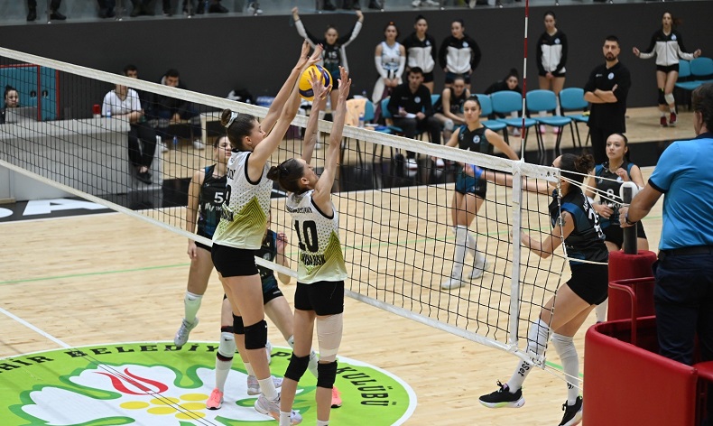 Manisa BBSK Sultanları set vermedi