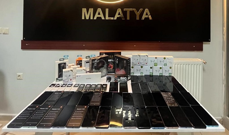 Malatya’da çok sayıda kaçak cep telefonu ele geçirildi