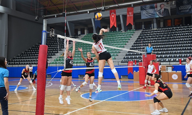 Manavgat Belediyespor Kadın Voleybol Takımı dolu dizgin