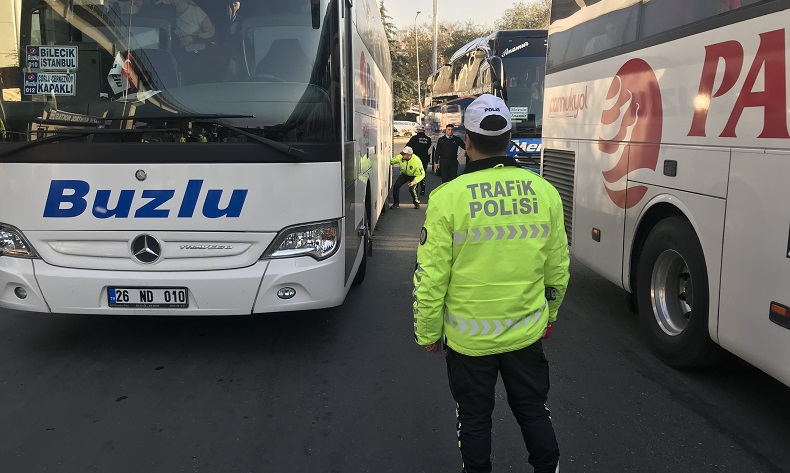 15 Temmuz Demokrasi Otogarı’nda kış lastiği ve emniyet kemeri denetimi