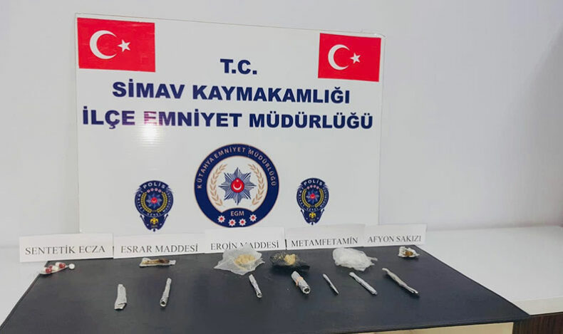 Gözlük kılıfından uyuşturucu çıktı