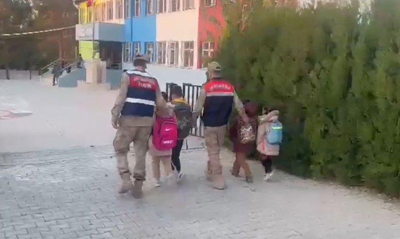 Jandarma okul çevrelerinde denetimlerini sürdürüyor