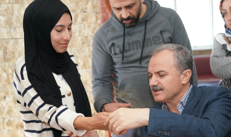 Kılınç, tedavi gören vatandaşlarla buluştu