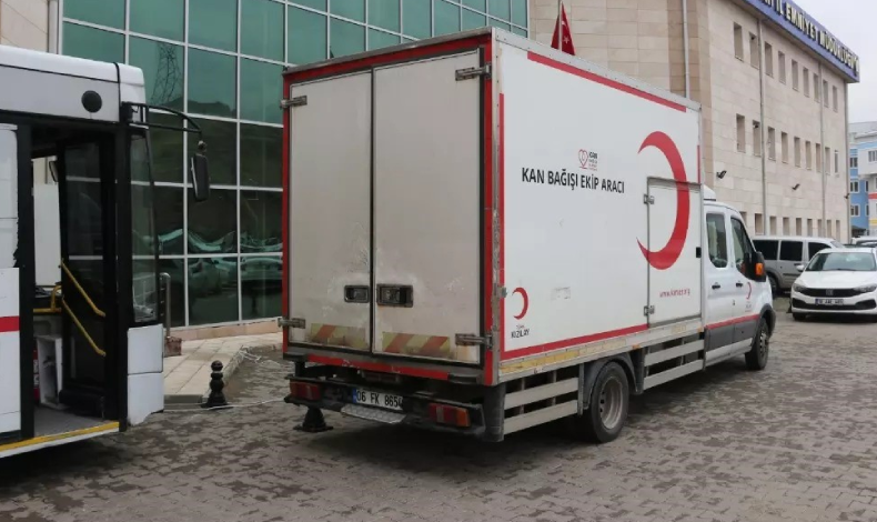 Polis ekiplerinden kan bağışı kampanyasına destek