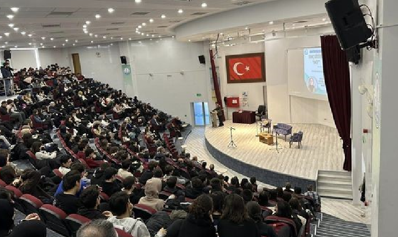 “Genç Gözüyle Mehmet Akif”