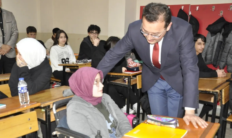 Odabaşoğlu Atatürk Anadolu Lisesinde incelemede bulundu