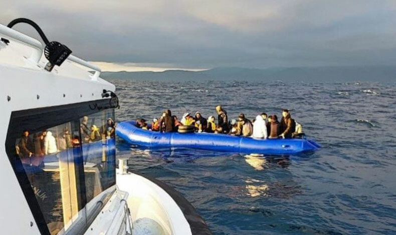 Ayvalık’ta 43 göçmen kurtarıldı