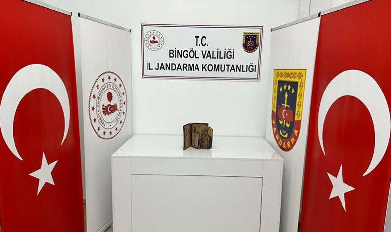 Bingöl’de tarihi eser kitap ele geçirildi