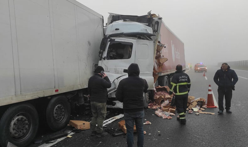 Kırklareli’nde tırlar çarpıştı: 2 yaralı