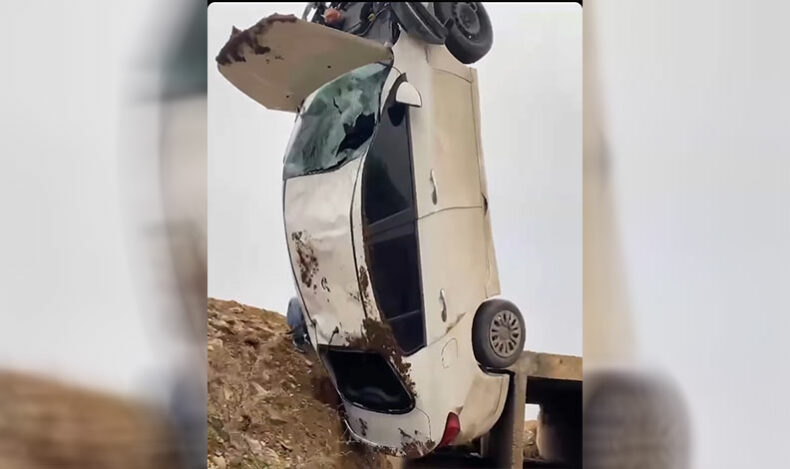 Batman’da otomobil sulama kanalına düştü