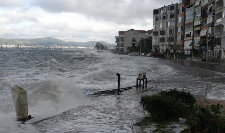 Kocaeli Valiliği fırtınaya karşı uyardı