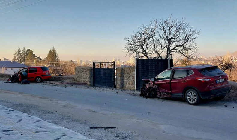Niğde’de otomobiller çarpıştı: 3 yaralı