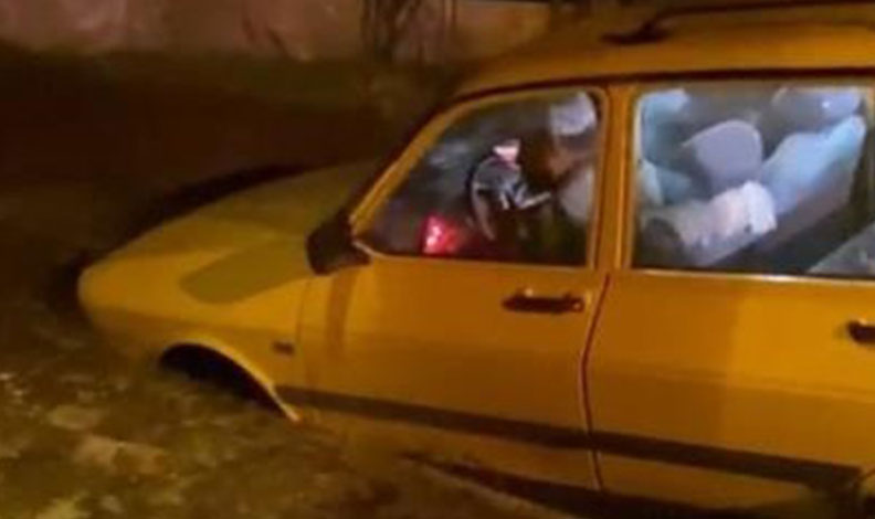 Freni patlayan otomobil gübre bataklığına saplandı
