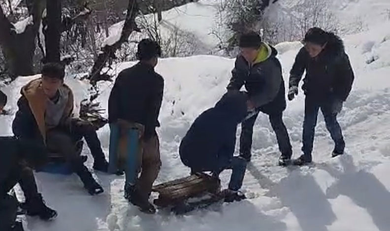 Kepçe operatörü çocukları kırmadı