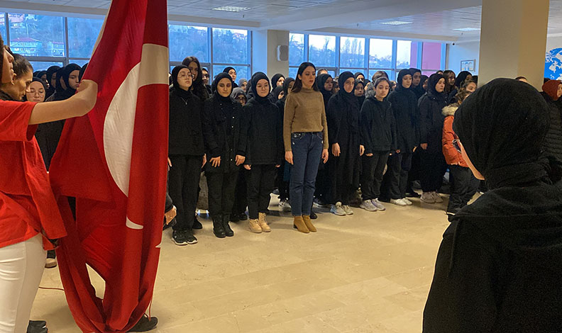 Zonguldak’ta öğrencilerden şehitler için saygı duruşu