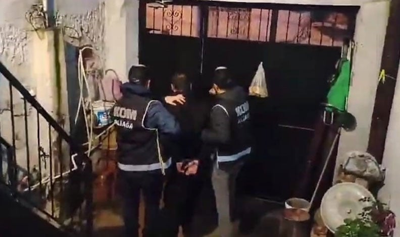 İzmir’in 3 ilçesinde silah tacirlerine darbe: 8 gözaltı