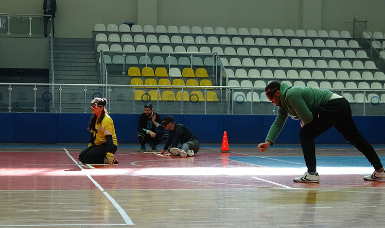 Göz bantlı empati