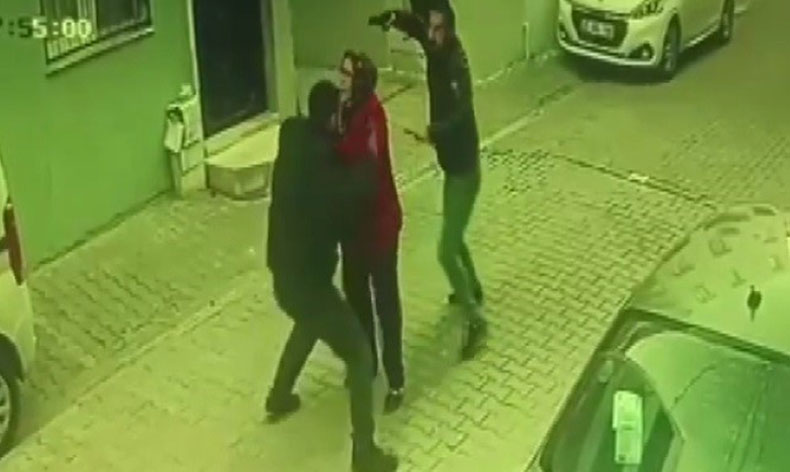 Silahlı düelloda kadını kalkan olarak kullandı