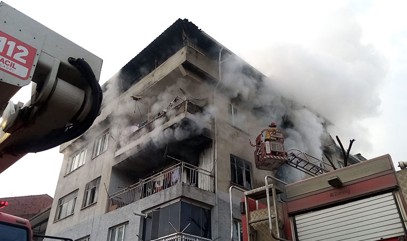 Bursa’da yangın: 8’i çocuk 14 kişi dumandan zehirlendi