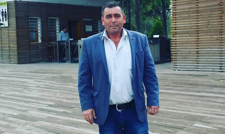 Ecel muhtarı traktörün üstünde yakaladı