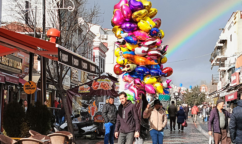 Şehrin her yerinden göründü