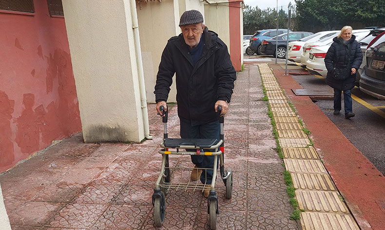 Akülü sandalye almak isteyen yaşlı adam dolandırıldı