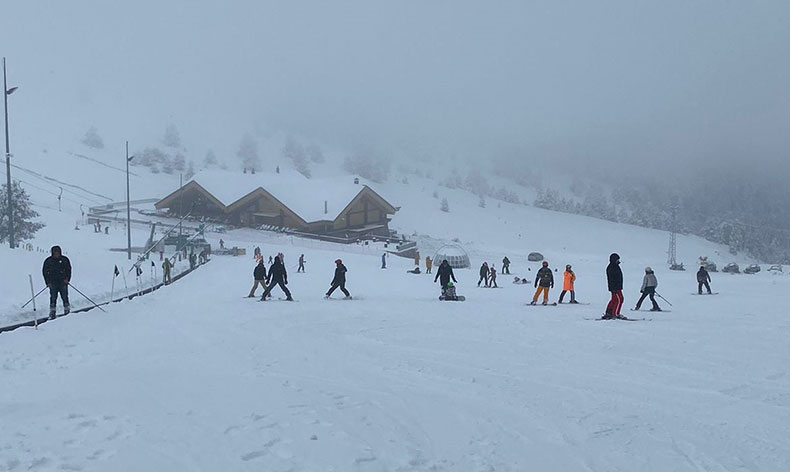 Bolu’nun yükseklerinde kar yağışı