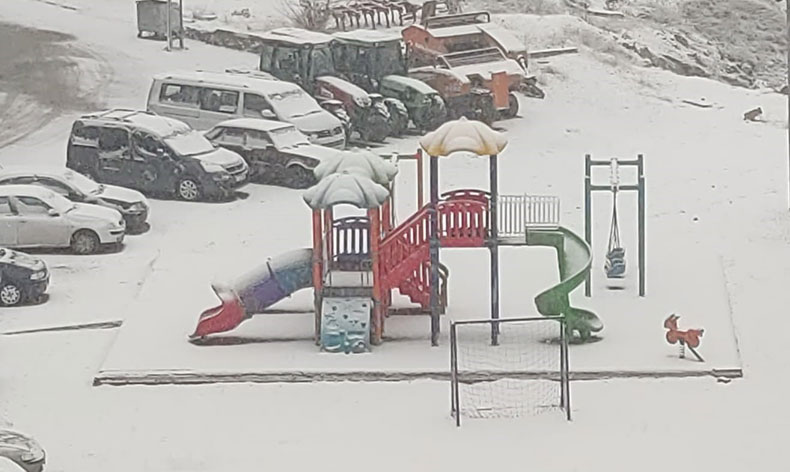 Aşkale’de kar yağışı etkili oluyor