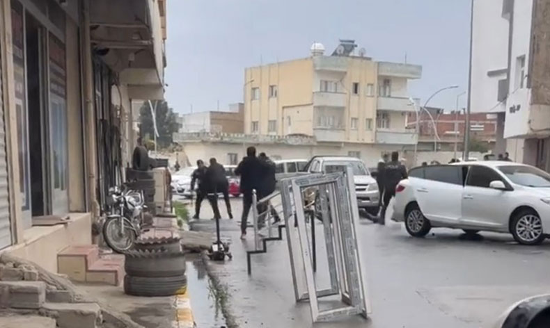 İki grup arasındaki kavgayı polis ayırdı