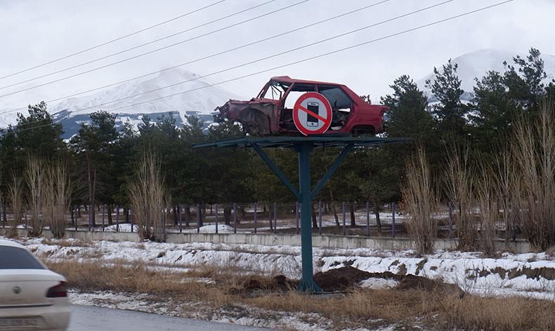 Hurda araçlarla ilginç farkındalık