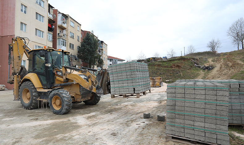 Yeniceköy’de 15 sokakta kaplama çalışması sürüyor