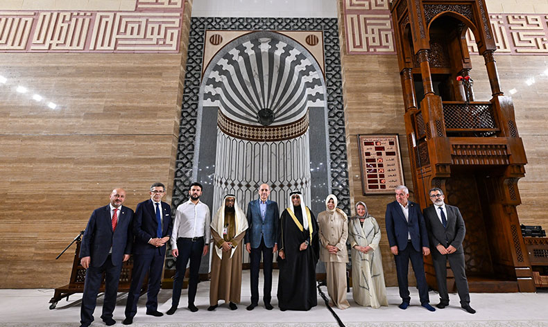 Numan Kurtulmuş, Bahreyn’de müze ve cami ziyareti