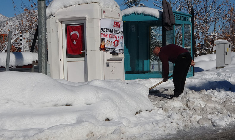 Bitlis’te 15 köy yolu kardan dolayı kapalı
