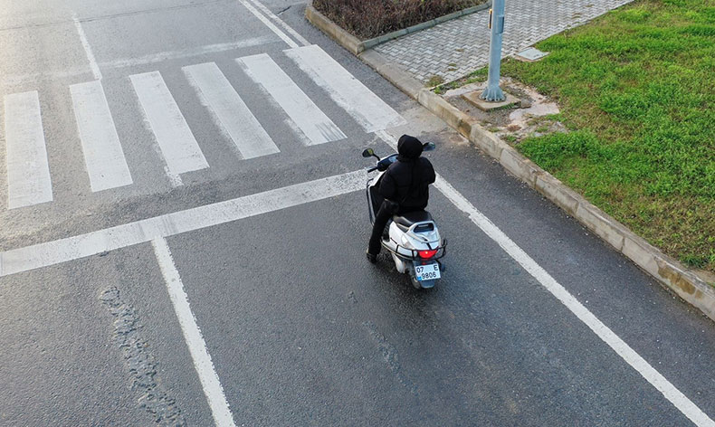 Trafikte cep telefonu kullanan sürücülere denetim