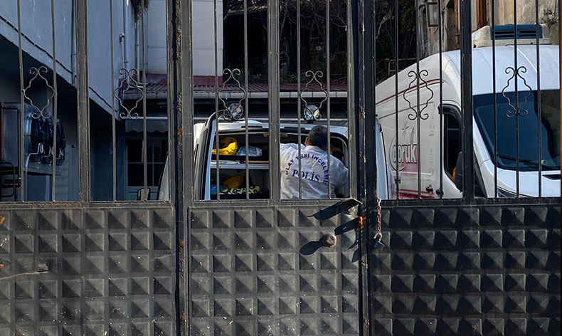 İş yerinin avlusunda intihara kalkıştı