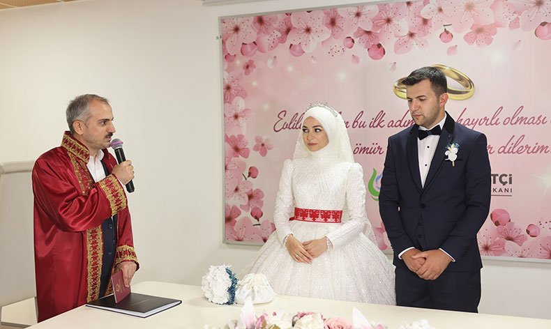 Çayırova’da bin 558 çift dünyaevine girdi