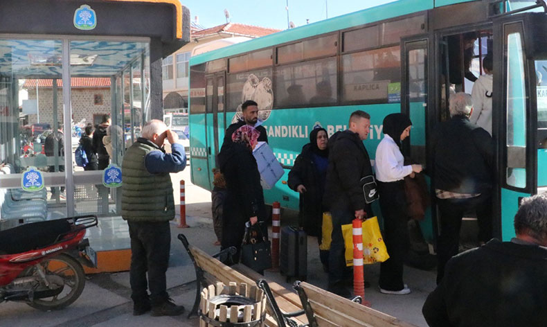 Otobüsler sıcacık bir ortamda bekleniyor