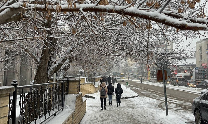Ağrı’da kar yeniden etkili oldu