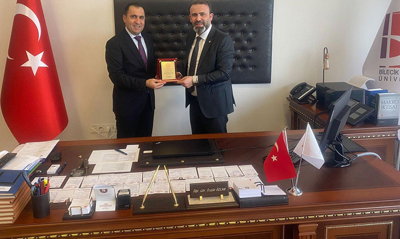 Destekler için teşekkür plaketi verildi