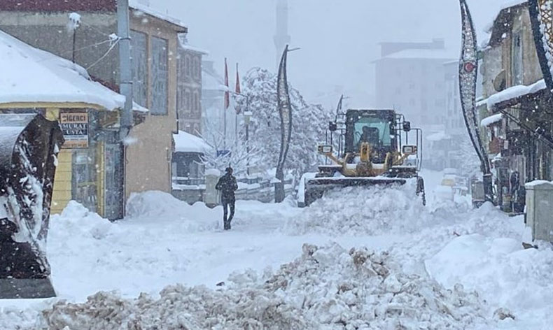 Kar nedeniyle 173 köy yolu ulaşıma kapandı