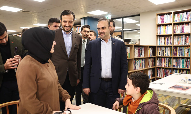 Bakan Kacır yeni yıla gençlerle girdi