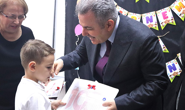 784 bin öğrenci karne heyecanı yaşadı